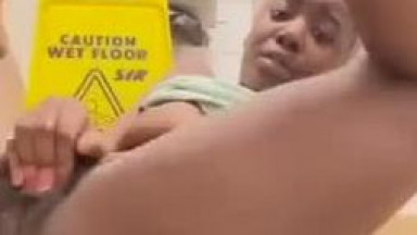 mall toilet playing ka nnyo