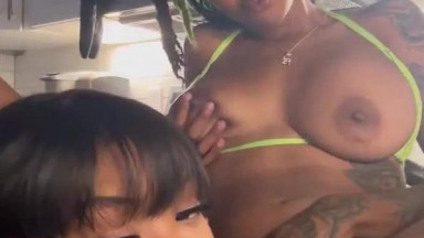 Eating friend clean pussy